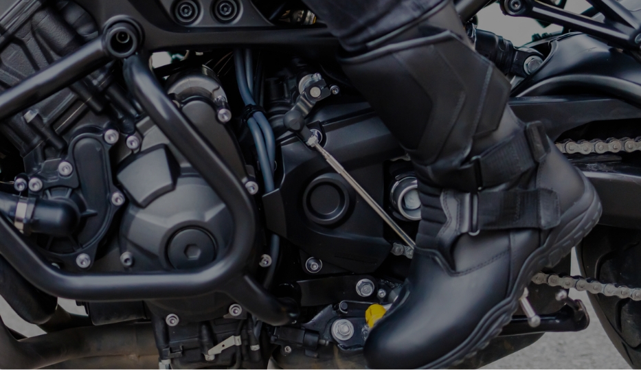 But motocyklowy na tle motocykla